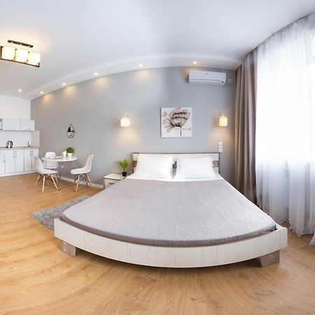 Lux Studio Near Metro Yaroslava Mudroho, Universytet - Chernyshevska Str 95-4 Carcóvia Exterior foto